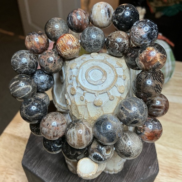 Black Coral Jade 14mm - Picture 8 of 9